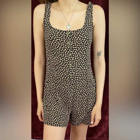 Romper with floral accents - Picture 1 of 3